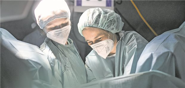 Chefärztin und fünffache Mutter: Ohne Plan läuft bei Dr. Mandy Mangler nichts  Professorin Dr. Mandy Mangler am Auguste-Viktoria Chefärztin der Klinik für Gynäkologie und Geburtsmedizin.