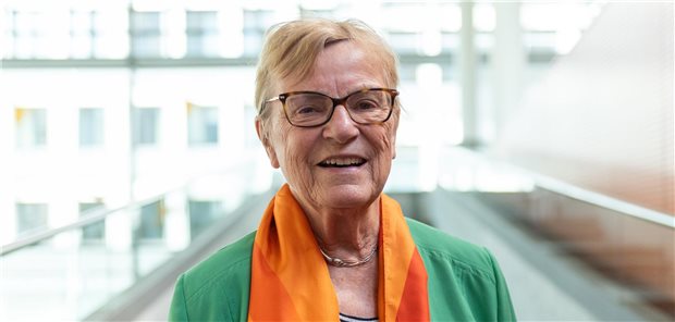 „Mutige Löwin“: Pionierin der Gendermedizin geehrt Professorin Gabriele Kaczmarczyk kämpft seit Jahren für mehr Frauen in Führungspositionen innnerhalb der Universitätsmedizin.