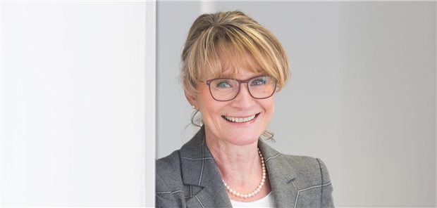 Statistik-Medaille für Iris Pigeot Professorin Iris Pigeot hat die Medaille der Deutschen Arbeitsgemeinschaft Statistik erhalten.