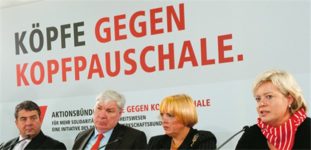 Linkes Bündnis will "Kopfpauschale" stoppen Prominente Köpfe - vereint im Kampf gegen die "Kopfpauschale" der schwarz-gelben Koalition: (v.l.n.r.): SPD-Vorsitzender Sigmar Gabriel, DGB-Chef Michael Sommer, Grünen-Vorsitzende Claudia Roth und Linken-Chefin Gesine Lötzsch.