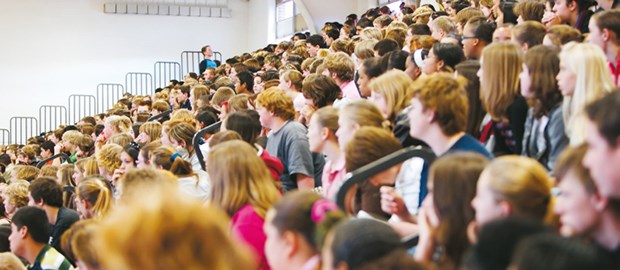 Kabinett greift Medizinstudenten unter die Arme Proppenvoller Hörsaal: Dem Medizinstudium steht eine kleine Reform bevor.