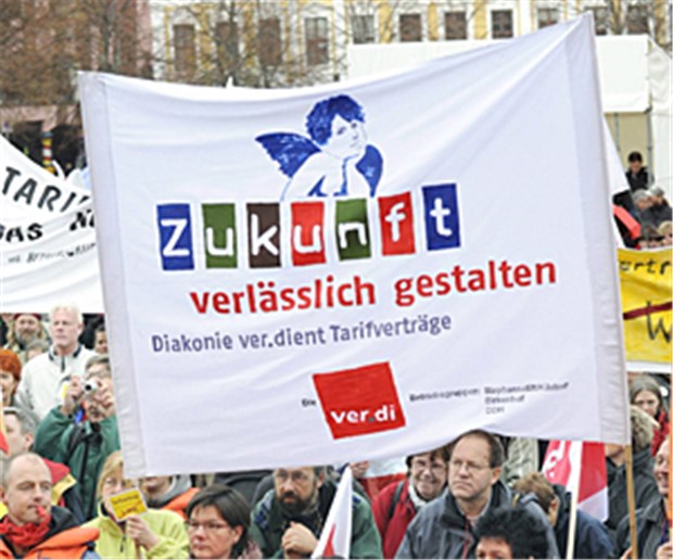 Der riskante Gang nach Karlsruhe Protest in Magdeburg gegen das kirchliche Arbeitsrecht.