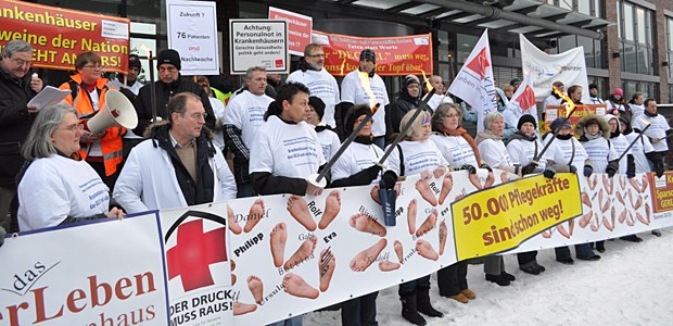 Klinikpersonal contra Kassen und Politik Protest von Klinikmitarbeitern in der Landeshauptstadt Kiel.