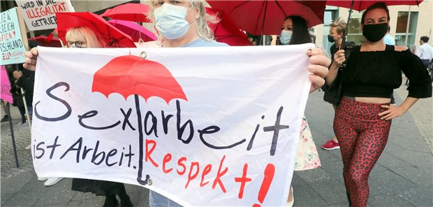 Prostituierte demonstrieren gegen Corona-Auflagen Protestaktion des Berufsverbandes Sexarbeit vor dem Bundesrat.