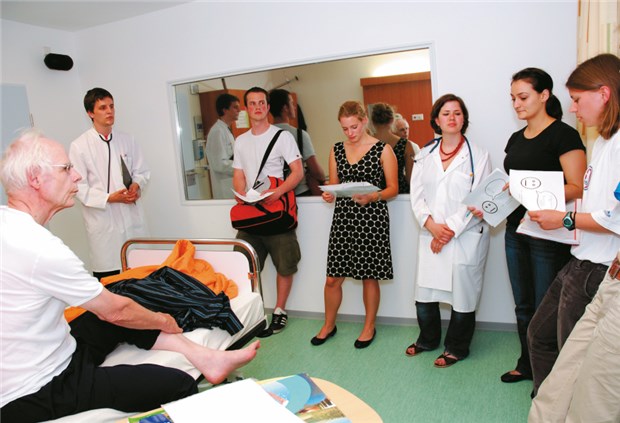 Simulanten fordern Nachwuchsärzte heraus Provokation erwünscht: Schauspieler mimen Patienten in der Studienpraxis der Universität Münster.