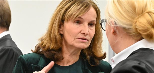 Lunapharm-Prozess: Chefin weist alle Vorwürfe zurück Prozessauftakt in Potsdam: Die Geschäftsführerin des Re-Importeurs Lunapharm, Susanne Krautz-Zeitel (hier im Bild), muss sich des Vorwurfs erwehren, im Handel mit importierten Krebsmitteln gegen arzneimittelrechtliche Vorgaben verstoßen zu haben.