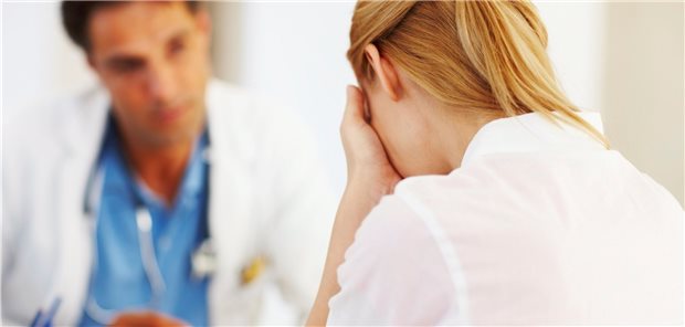 Psychische Probleme nach Brustkrebs: Mit einer Prävalenz von gut 30 Prozent waren Depressionen bei Mammakarzinompatientinnen deutlich häufiger als bei Frauen ohne Krebs. 