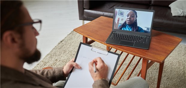 Psychotherapie per Video: „Alle großen Störungsbilder sind auch in Bezug auf die Videobehandlung mittlerweile gut untersucht“, sagte Bernhard Backes, Therapeutischer Leiter des Programms „MindDoc“.