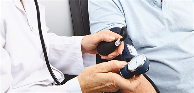 RR-Kontrolle lohnt sich bei Diabetikern besonders: Sie haben bei gleichem Blutdruck eine höhere CV-Sterberate als Nicht-Diabetiker.