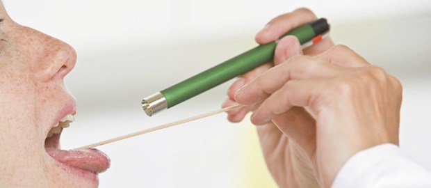 Plättchenhemmer absetzen? Rachenuntersuchung: Vor der Op setzen die meisten Kollegen ASS und Co ab.