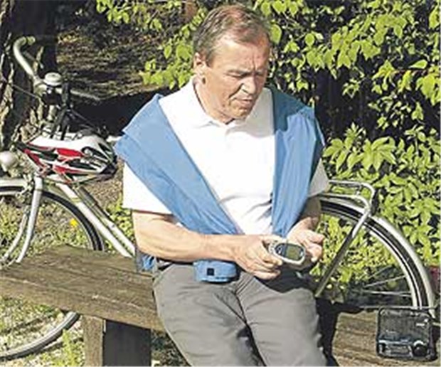 Blutzuckermessen auch mal nach dem Radeln oder Frühjahrsputz Radfahren senkt den Blutzucker - Diabetiker kontrollieren ihn dann häufiger als sonst.