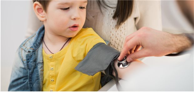 Rahul Chanchlani und sein Team von der McMaster University in Hamilton resümieren, dass eine optimierte Versorgung von Kindern und Jugendlichen mit Hypertonie langfristige kardiovaskuläre Erkrankungen im Erwachsenenalter verhindern helfen könne.