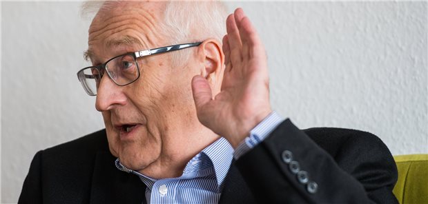 Private Pflege-Anbieter drohen wegen geplanter Tarifpflicht mit Klage Rainer Brüderle, Präsident des privaten bpa-Arbeitgeberverbands, hat wegen der geplanten gesetzlichen Verankerung von Tariflöhne in der Altenpflege mit einem Gang nach Karlsruhe gedroht.
