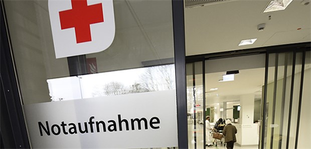 Was tun bei Verdacht auf Pneumonie in der Notaufnahme? Rasche und richtige Entscheidungen zu diagnostischen oder therapeutischen Maßnahmen sind besonders wichtig, wenn Patienten mit Lungenentzündung oder akutem Brustschmerz in die Notfallambulanz kommen.