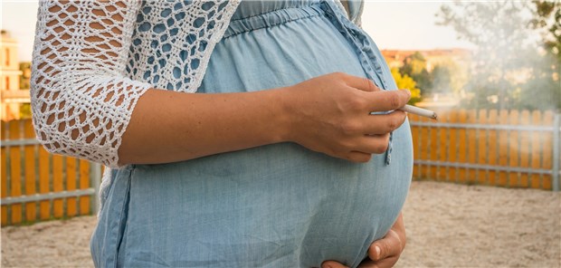 Rauchen in der Schwangerschaft? Keine gute Idee – insbesondere, wenn auch noch Alkohol dazu kommt.