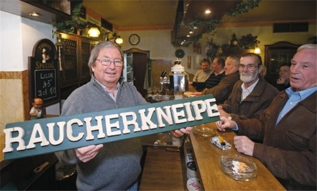 Nichtraucher-Flickenteppich erzürnt Krebsexperten Raucherkneipe in Rheinland-Pfalz: Krebsexperten fordern ein Ende der in verschiedenen Ländergesetzen verabschiedeten Ausnahmeregelungen.