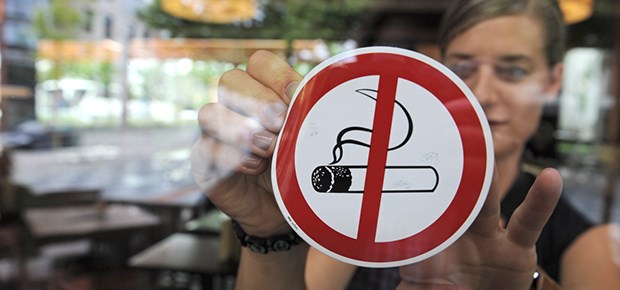 "Schlupflöcher bringen Menschen in die Notaufnahme" Rauchverbot - reduziert die Zahl der Klinikeinweisungen nach Herzinfarkt und Schlaganfall.
