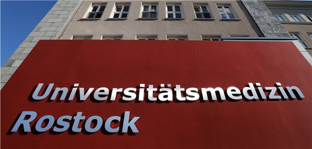 Rechnerisch kommen in Mecklenburg-Vorpommern 1,23 Universitätsbetten auf 1000 Einwohner – doppelt so viele wie im Durchschnitt anderer Flächenländer: Das Gutachten einer Expertenkommission löst eine Strukturdebatte über die Zukunft der beiden Unikliniken im Land aus.