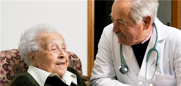 Regelmäßige Visiten im Heim können unnötige Krankenhauseinweisungen verhindern.