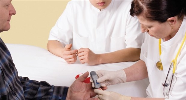 Kardiovaskuläres Risiko steigt mit HbA1c Regelmäßiges Messen erleichtert die Kontrolle des HbA1c.