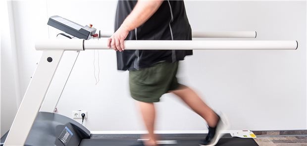 Reha nach COVID-19: Grüne warnen vor „Glückssache“ bei der Versorgung.