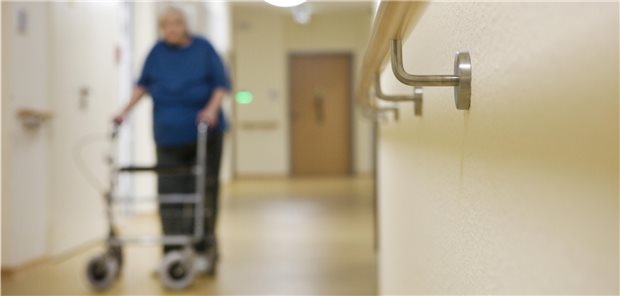 AOK will mehr rehabilitative Ansätze in der Pflege Rehabiliative Pflege, um schließlich wieder in die eigenen vier Wände zurückkehren zu können. Die AOK Rheinland-Hamburg fordert, der Gesetzgeber solle Anreize für „Reha vor Pflege“ schaffen.