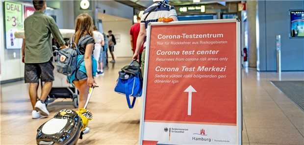 EU-Impfnachweise ohne COVID-Booster nur noch neun Monate gültig Reisen wird auch in den nächsten Monaten kompliziert bleiben. Urlauber, die noch nicht geboostert sind, können nicht unbegrenzt auf ihr digitales EU-COVID-Zertifikat vertrauen: Das wird nämlich nach neun Monaten ungültig.