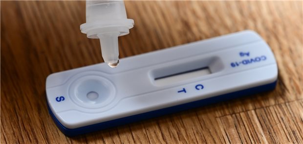 Auch Spanien kündigt Corona-Testpflicht für Reisende aus China an Reisende aus China benötigen in vielen Ländern einen negativen Corona-Test oder eine vollständige Impfung bei Einreise.