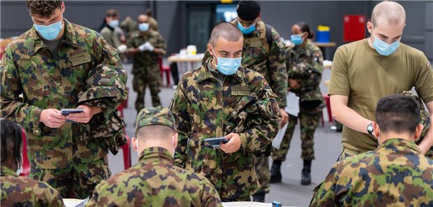 Rekruten bei der Registrierung zur Long-COVID-Studie in der Schweiz.&#xA;