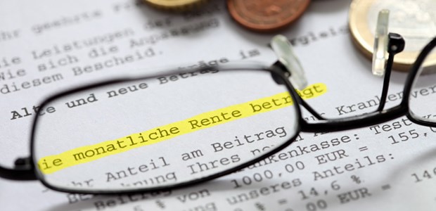 GKV profitiert vom Rentenpaket Rentenbescheid: Bei vielen Rentnern soll künftig mehr unterm Strich stehen.