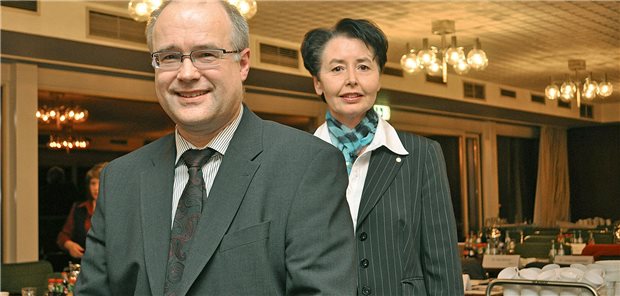 Ärzte in Schleswig-Holstein erwägen drastische Leistungseinschränkungen Schleswig-Holsteins KV-Chefin Dr. Monika Schlifke. Vorstandsmitglied Dr. Ralph Ennenbach