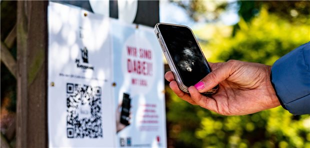Luca-App: Datenschützer contra Chaos Computer Club Restaurant-Gast registriert sich mit der Luca-App und spart dadurch die Anmeldung auf Papier. Die Anwendung ist nach wie vor umstritten.