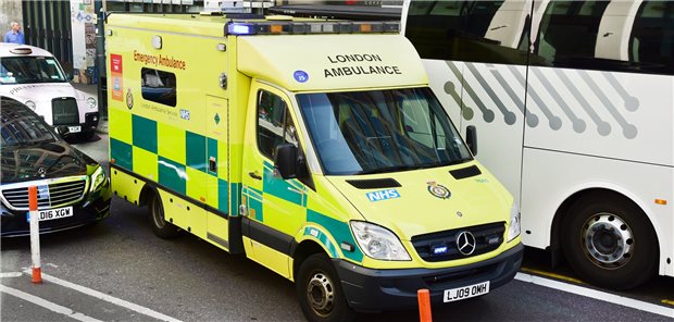 STEMI bei COVID-19 womöglich „thrombotischer“ Rettung in London: Dort wurden im Frühjahr weniger STEMI-Patienten hospitalisiert.