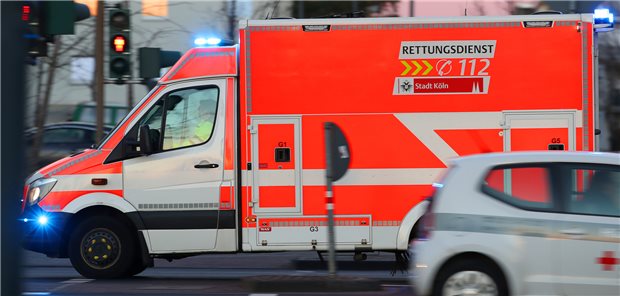 Rettungswagen: Auch in Köln wäre – jedenfalls ex post betrachtet – wohl nicht jede Alarmierung notwendig gewesen.