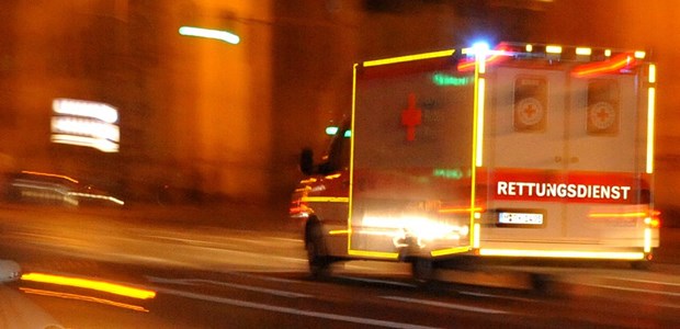 Schlammschlacht im Rettungsdienst Rettungswagen des Roten Kreuzes: Seit dem Zuschlag für das DRK werden gezielt anonyme Schreiben gestreut.