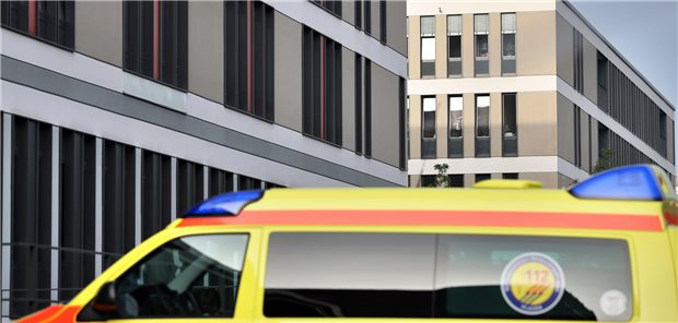 Rettungswagen vor der Uniklinik in Leipzig.