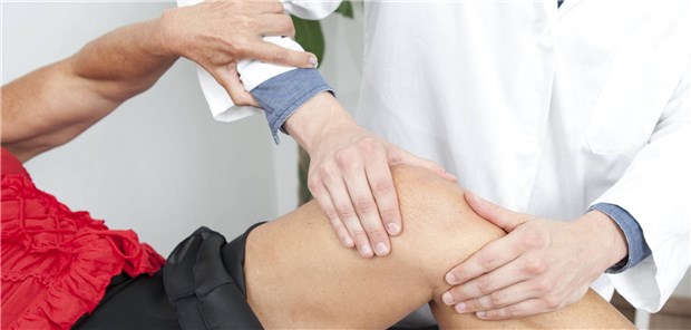 Rheumapatienten warten oft lange auf einen Termin.