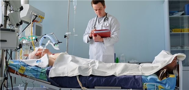 Britische Studie bestätigt Risikofaktoren für schweren COVID-19-Verlauf Risiko Alter: Britische Forscher haben mit ihren Daten bestätigt, dass ab 50 Jahren das Risko für einen schweren COVID-19 Verlauf merklich steigt.