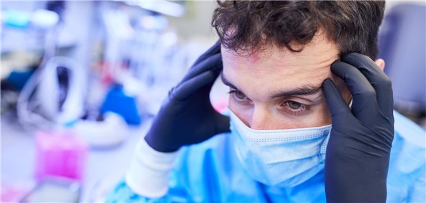 Risiko Burnout: Klinikbeschäftigte waren 2022 so oft krankgeschrieben wie noch nie.