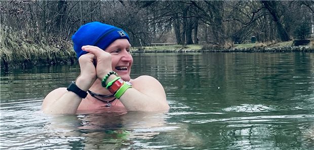 Trend Eisbaden: Bei 2,1 Grad in den Bach Robert Weise geht zweimal wöchentlich Eisbaden.