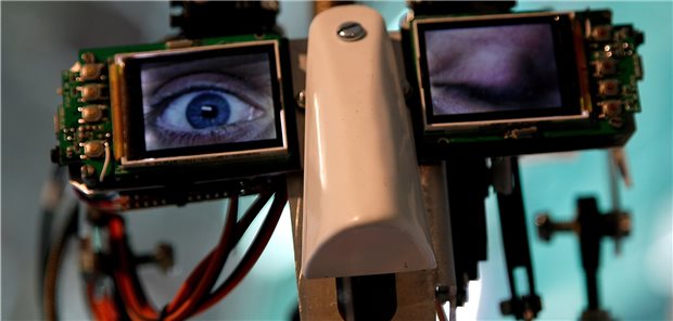 Robotermodell aus den 1990-ern: Seit Jahrzehnten versuchen Forscher, eine elektronische Nase zu entwickeln, die Ausatemluft für diagnostische Zwecke nutzbar macht.