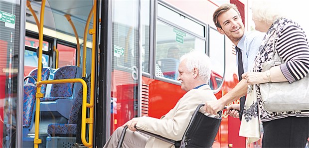 Ostfriesland setzt auf den Patientenbus Rollstühle und Rollatoren sollen im Patientenbus problemlos befördert werden können.