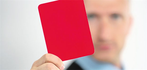 Rote Karte für Tricksereien mit der GOÄ: Wer sich nicht an die Vorgaben der einzelnen Ziffern und Paragrafen hält, muss mit Strafen rechnen.