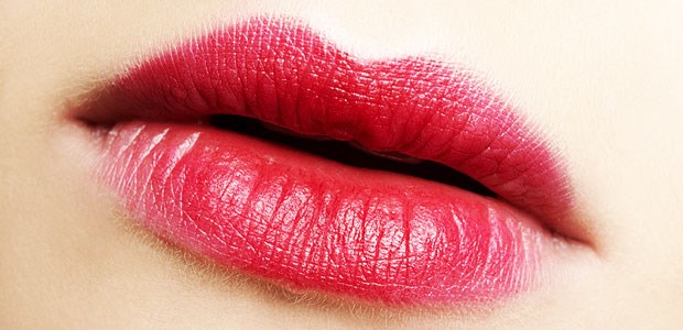 Rote Lippen seit 130 Jahren im Trend Rote Lippen soll man küssen - findet Sänger Cliff Richard.