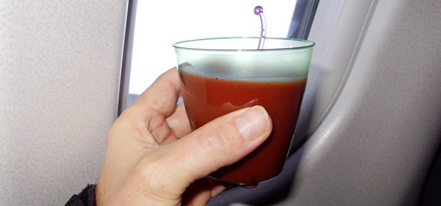 Tomatensaft gegen Schlaganfall? Roter Saft beim Fliegen: Schutz gegen Schlaganfall?
