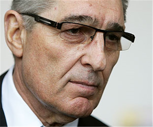 Medien: Rudi Assauer hat Alzheimer Rudi Assauer war einst Bundesliga-Profi bei Borussia Dortmund und Werder Bremen. Nach seiner Spielerkarriere managte er Werder und später dann den FC Schalke 04.