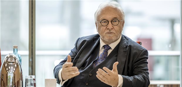 Der politische Vollprofi Rudolf Henke nimmt Abschied Am 31. August endet Rudolf Henkes Amtszeit als Präsident der Ärztekammer Nordrhein (ÄKNo). Er tritt nicht mehr zur Wiederwahl an.