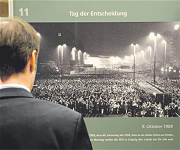 Internisten erinnern an die friedliche Revolution Rückblick auf die Zeit der Wende in der DDR: Eine historische Ausstellung, die beim Internistenkongress gut ankommt.