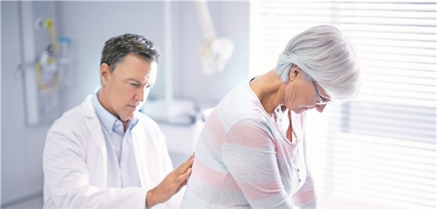 Netzwerke für eine bessere ambulante Schmerzversorgung Rückenschmerz-Patientin. Muss das Versorgungskonzept optimiert werden?