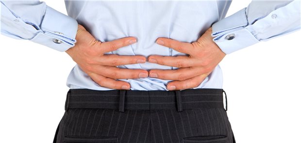 Rückenschmerzen: Fast jeder dritte Patient hat auch nach einem halben Jahr noch Beschwerden.